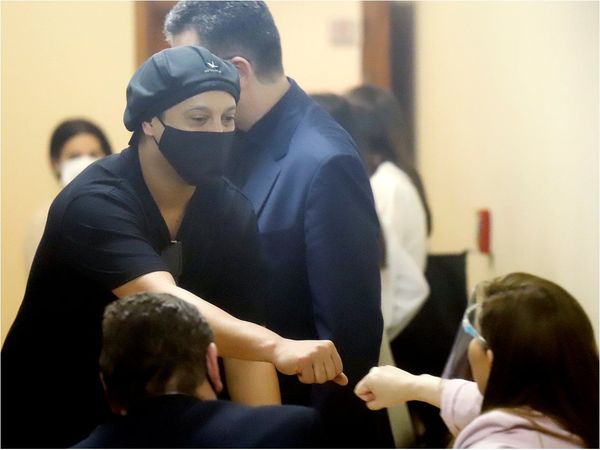 Fiscalía sostiene que salida procesal a Ronaldinho no significa que no haya elementos en su contra
