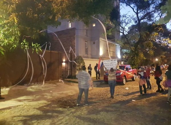Estudiantes escracharon a Benigno López