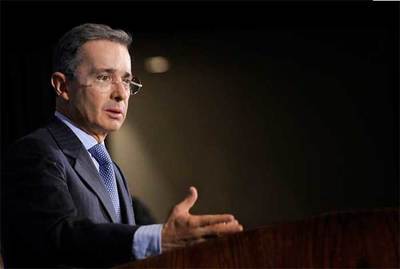 Uribe agradece respaldo de legisladores paraguayos