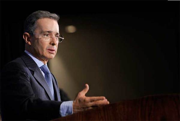 Uribe agradece respaldo de legisladores paraguayos