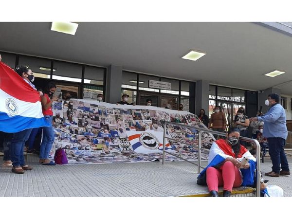 Enfermeros protestan en IPS