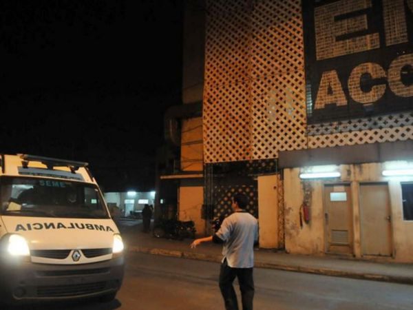 Joven herido en la cabeza en ronda de tragos