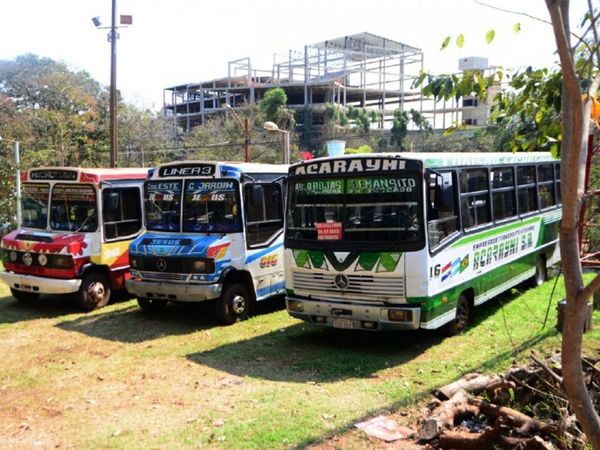 En el Este retienen buses y paran servicio