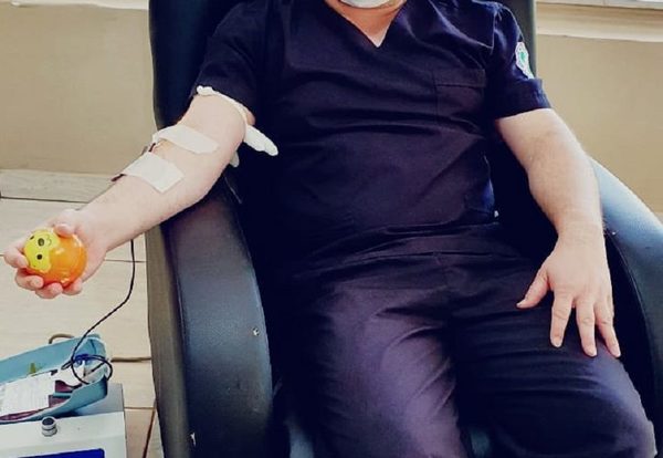«Nos estábamos olvidando de vivir un mundo verdaderamente humano», dice médico tras donar plasma