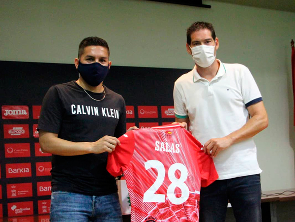 Cholo Salas es presentado en su nuevo equipo