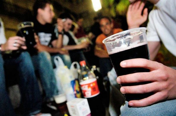 Más de 35 detenidos en Venezuela por hacer fiestas durante la cuarentena » Ñanduti