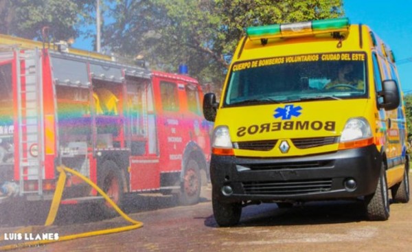 Bomberos Voluntarios de CDE inauguran renovada ambulancia