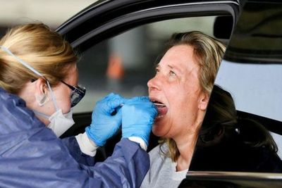 Dos pacientes europeos vuelven a infectarse con coronavirus, según varios medios
