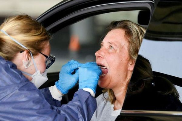 Dos pacientes europeos vuelven a infectarse con coronavirus, según varios medios