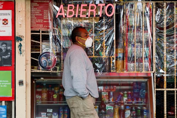 Pandemia sube y economía baja tras dos meses de «nueva normalidad» en México - MarketData