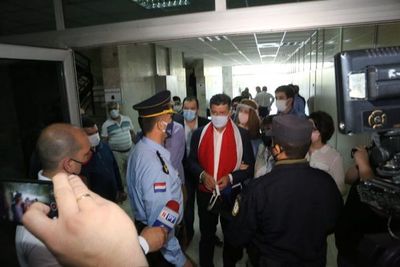 Efraín Alegre podría ir a prisión por incumplir medidas de la Justicia - Nacionales - ABC Color