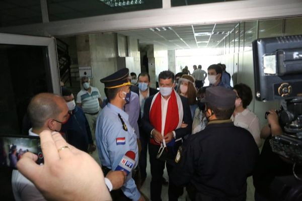 Efraín Alegre podría ir a prisión por incumplir medidas de la Justicia - Nacionales - ABC Color
