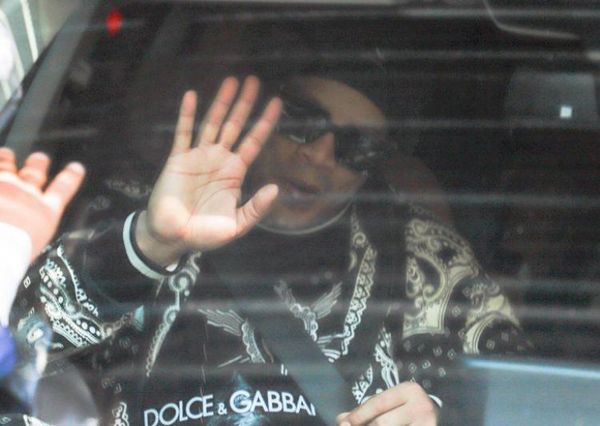 Ronaldinho abandonó el país tras permanecer más de cinco meses detenido