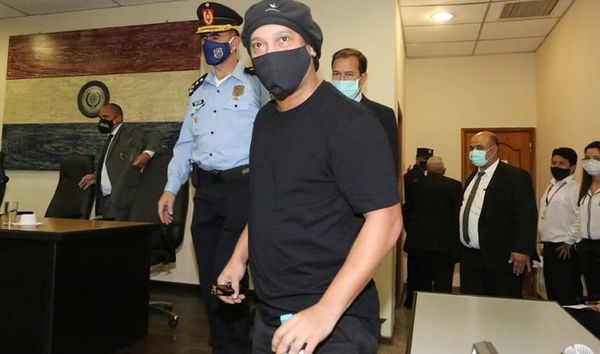 Ronaldinho ya está en Rio de Janeiro - Fútbol - ABC Color