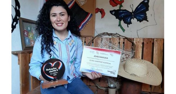 Ovetense recibe galardón por promover el idioma Guaraní - Noticiero Paraguay