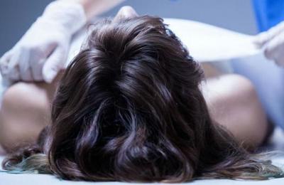 Joven de 20 años fue declarada muerta y despertó justo cuando estaban a punto de embalsamarla - C9N