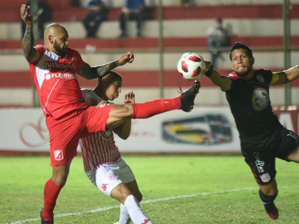 San Lorenzo y River Plate firman empate en el Gunther Vogel