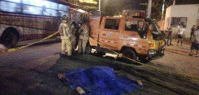 Motociclista muere arrollado por camión de gran porte - Nacionales - ABC Color