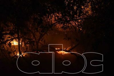 Incendio de importantes proporciones en pastizales cerca del club Mbiguá - Nacionales - ABC Color