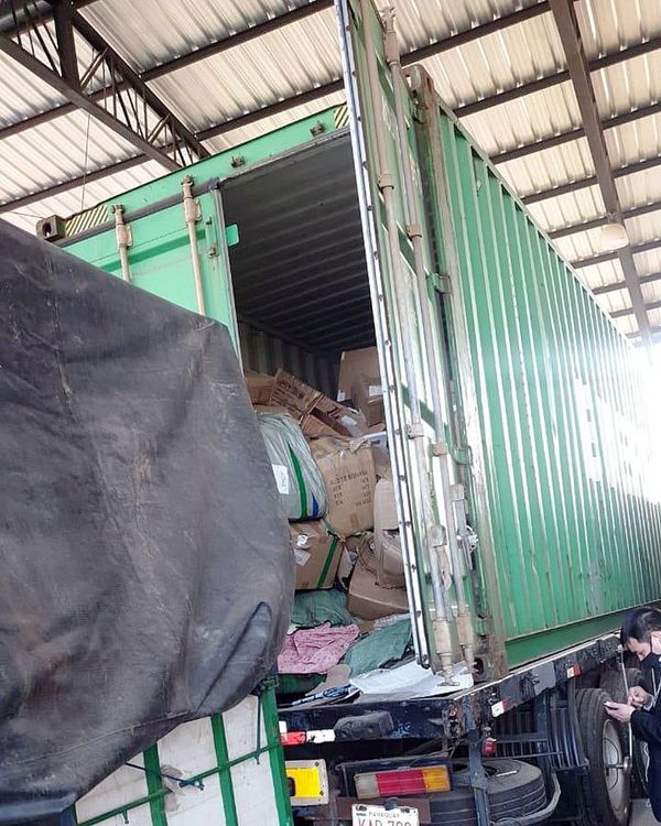 Cacos abren containers y se alzan con varias mercaderías - Nacionales - ABC Color
