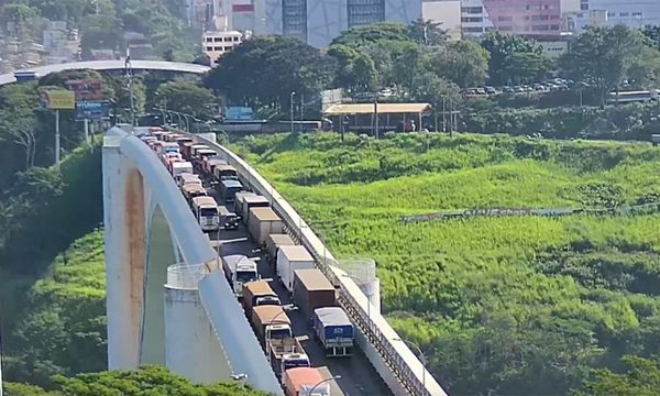 Empresarios presionan para reapertura de Puente de la Amistad