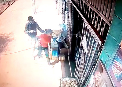 Violento asalto a minimercado termina con un motochorro herido y otro detenido