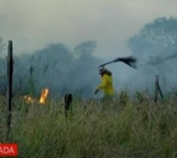 Voraz incendio consume Banco San Miguel - Paraguay.com