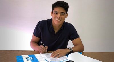 Lorenzo Melgarejo estampa firma como nuevo jugador de Racing