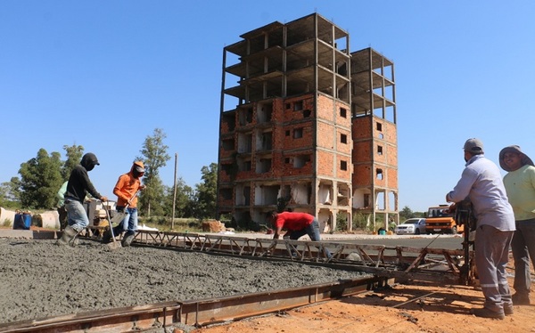 Ministro destaca generación de empleo con la construcción de viviendas sociales