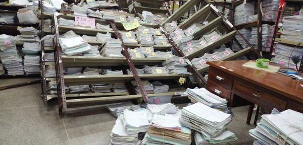 Poder Judicial: cayeron estantes con expedientes y un funcionario quedó herido - Nacionales - ABC Color