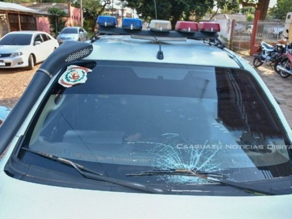 Atacaron a policías porque les pidieron dejar de farrear