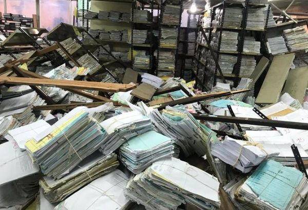 Un funcionario lesionado al desplomarse estantes de expedientes del Poder Judicial