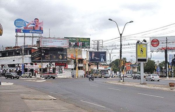 Polución visual en Asunción no se detiene: Concejal solicita informe sobre cartelería
