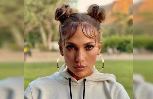 La foto en minifalda con la que Jennifer Lopez demuestra que la sensualidad no tiene edad - C9N