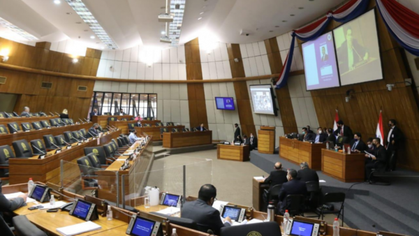 Diputados aprueban autocultivo de marihuana