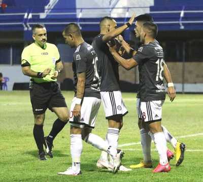 Olimpia goleó al 12 de Octubre