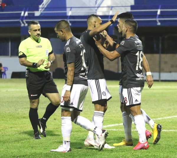 Olimpia goleó al 12 de Octubre