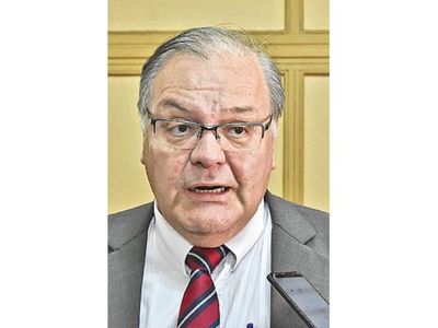Viceministro afirma que sería insensato  cerrar consulados