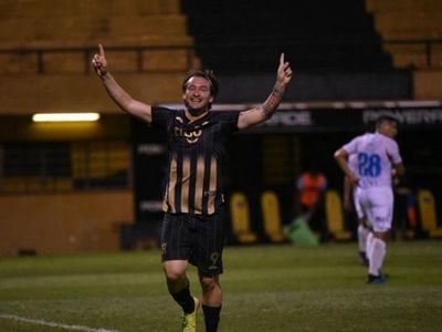 Guaraní derrota a la Academia y sigue pretendiendo el título