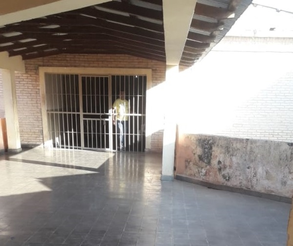 Aula de escuela es convertida a celda vip
