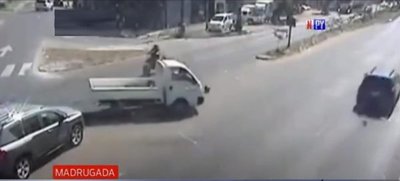 Joven en grave estado tras violento accidente de tránsito | Noticias Paraguay