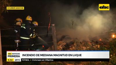 Incendio consumió un patio baldío en Luque - ABC Noticias - ABC Color