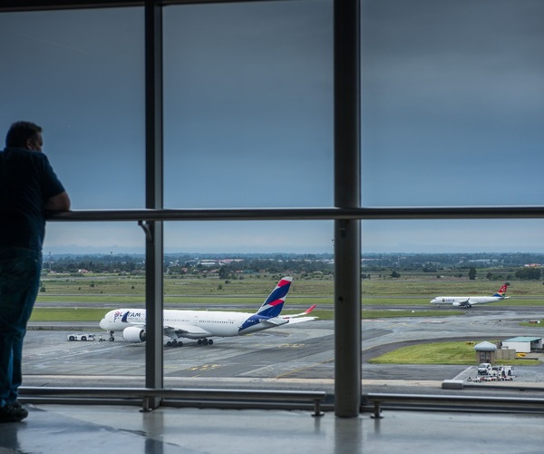 Los pilotos de Latam aceptan una rebaja salarial que ahorraría US$ 25 millones por año en la aerolínea