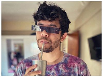"Le invité a Maluma a comer un asado"