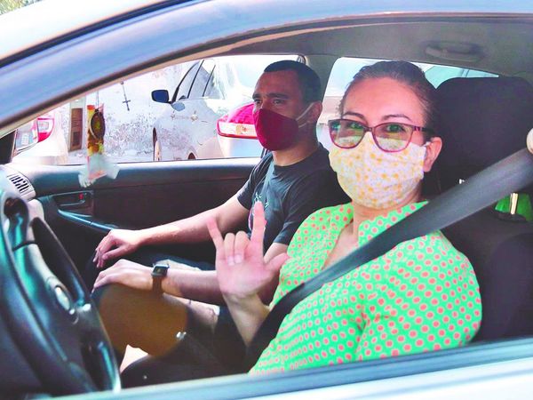 Mujer sin audición consiguió registro