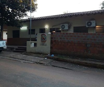 Fue asaltada frente a la comisaría mientras polis veían partido de Cerro y Guaireña