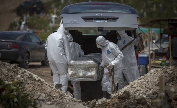 HOY / Enrique Hellmers, director Ejecutivo del Parque Serenidad, sobre manejo de cadáveres