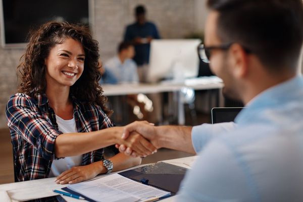 Entes estatales convocan a concurso y pasantías para jóvenes y estudiantes - MarketData