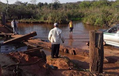 Claman por reparación de puente de madera en Horqueta