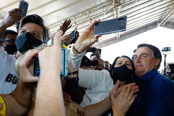 Bolsonaro presento obras para REACTIVAR el TURISMO en FOZ pos-pandemia